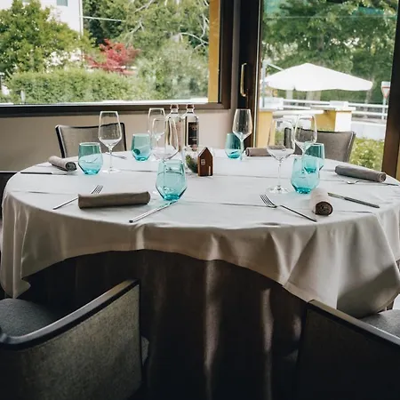 Casa Valcellina Ristorante מלון